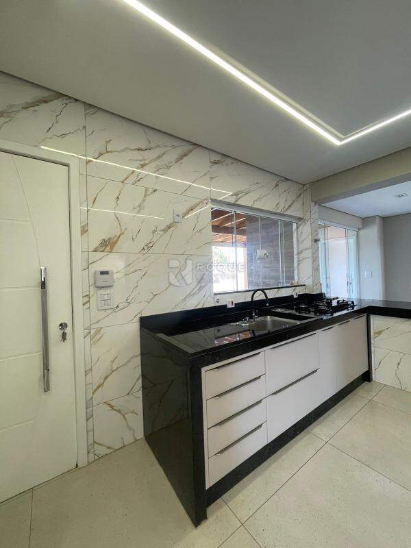 Casa em condomínio à venda no bairro Riviera de Santa Cristina I: 