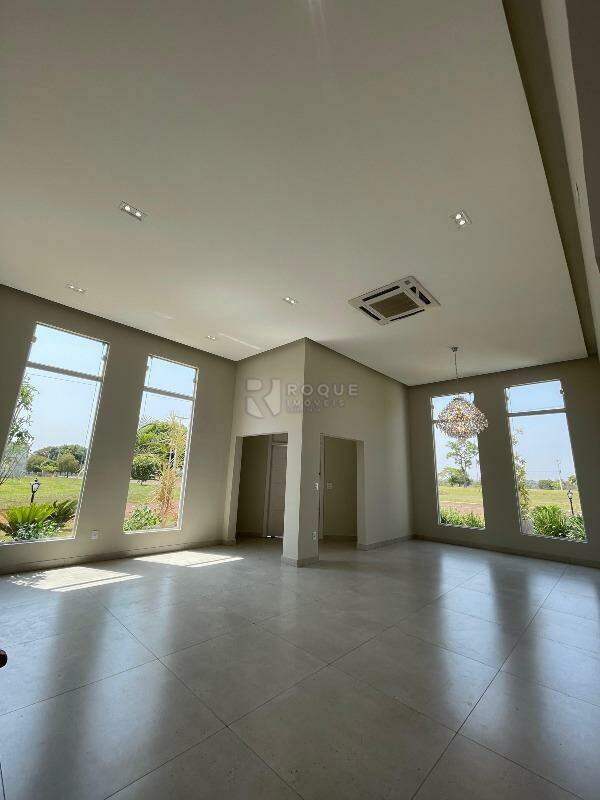 Casa em condomínio à venda no bairro Riviera de Santa Cristina I: 