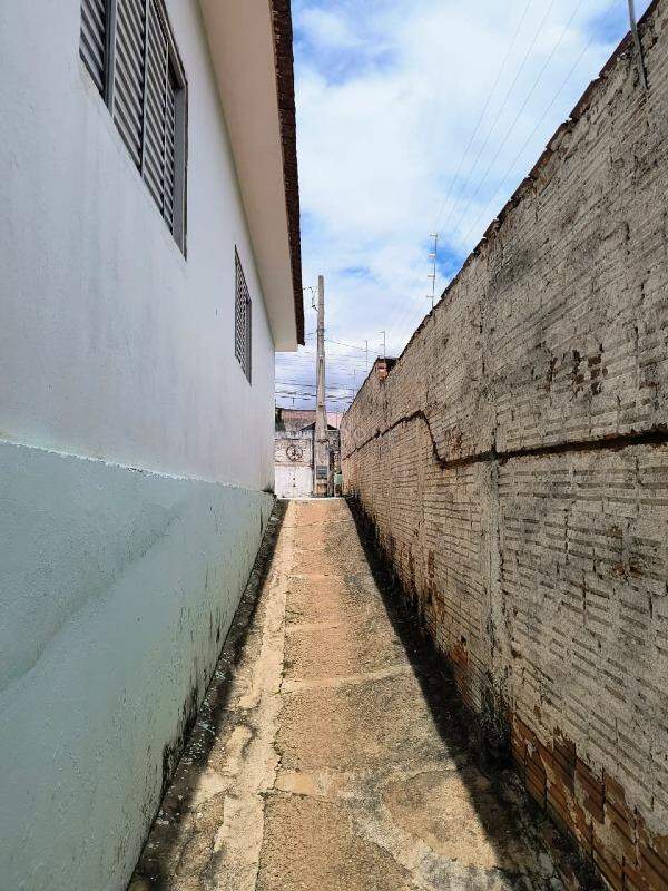 Casa Residencial para aluguel no bairro Jardim Nova Europa: Corredor