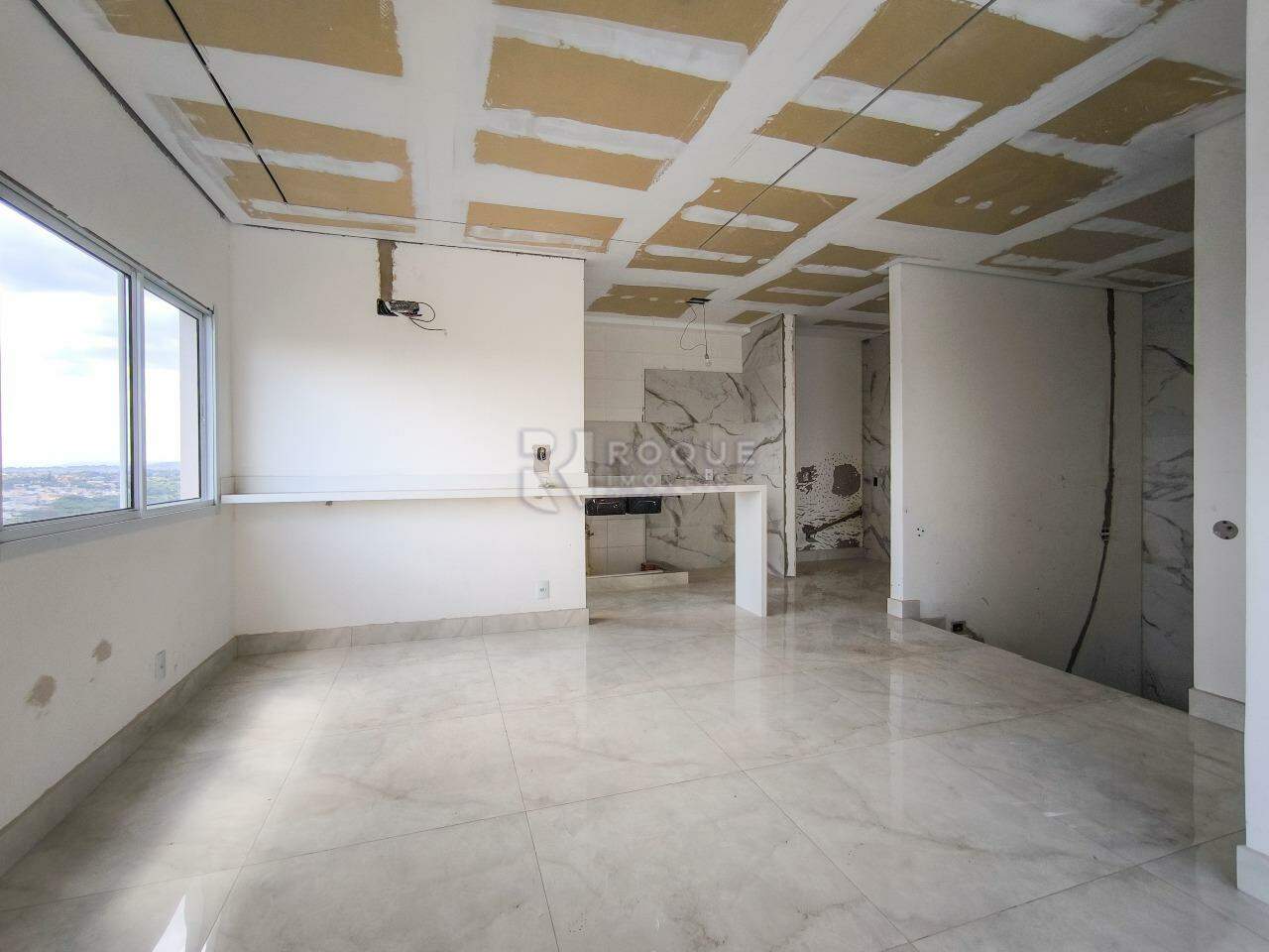 Apartamento à venda no bairro Jardim Florença: SALA DE ESTAR