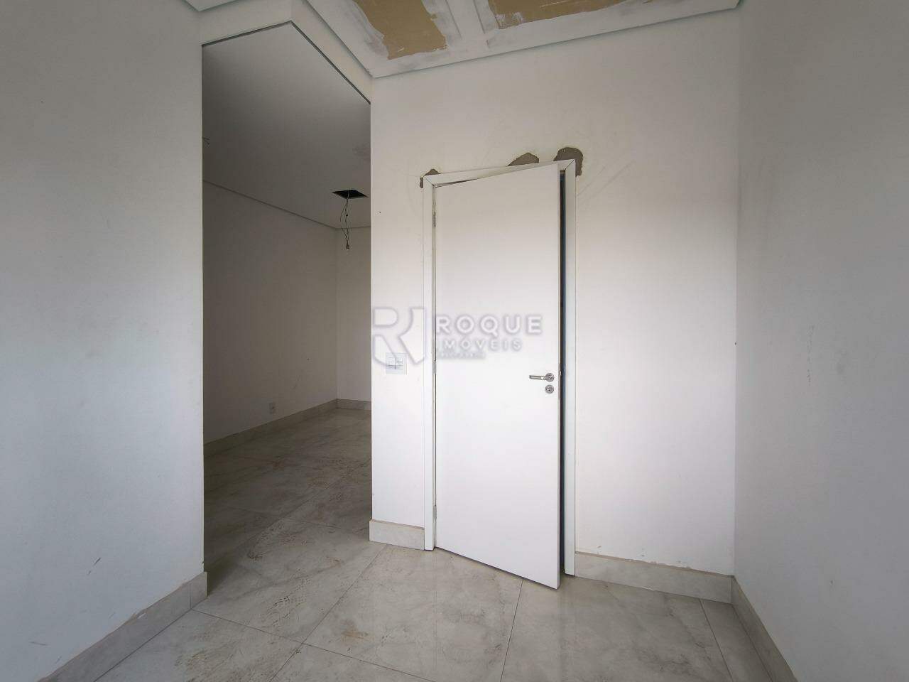Apartamento à venda no bairro Jardim Florença: CLOSET SUÍTE 1