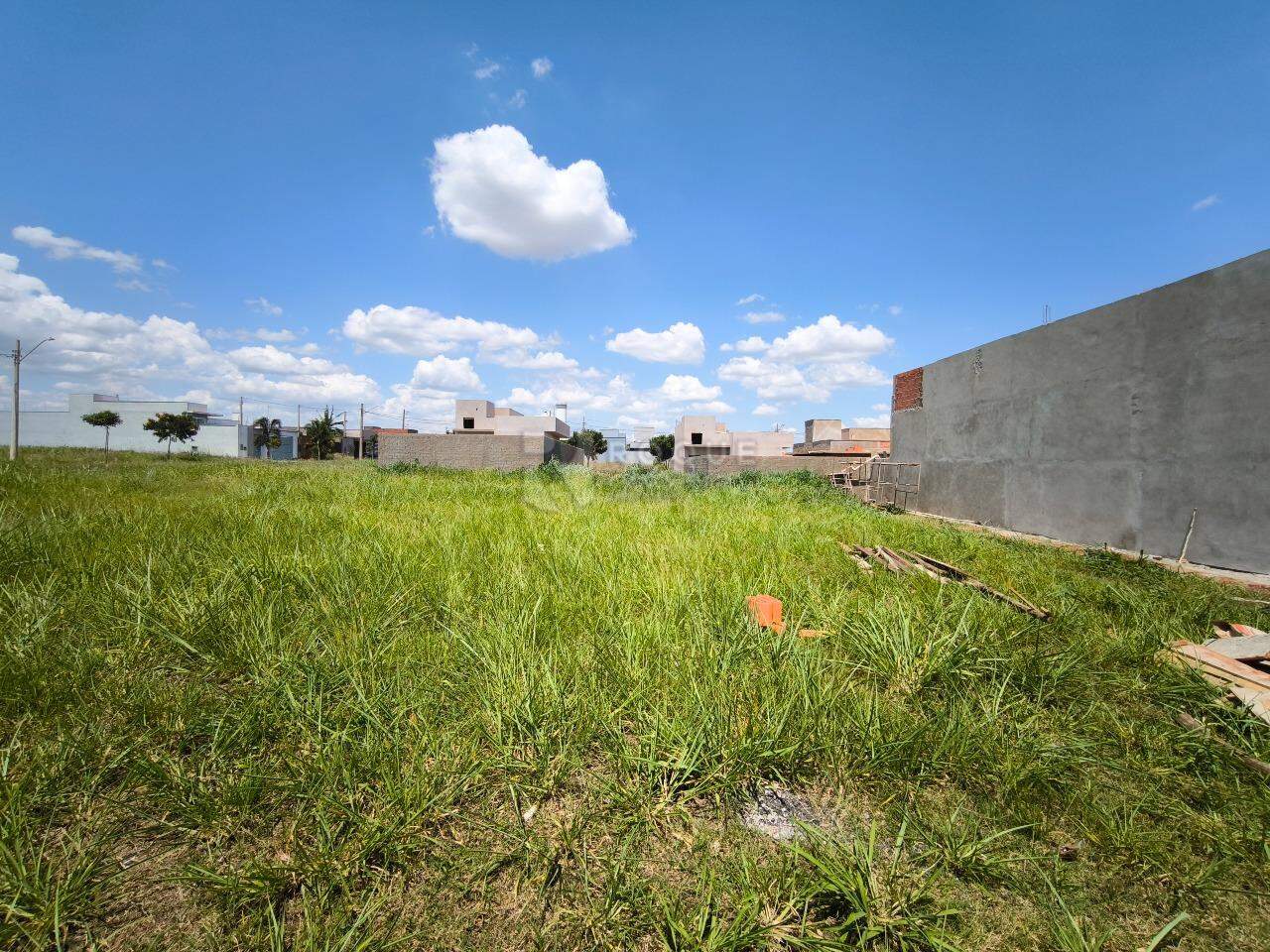 Terreno à venda no bairro Residencial Colinas do Engenho II: 