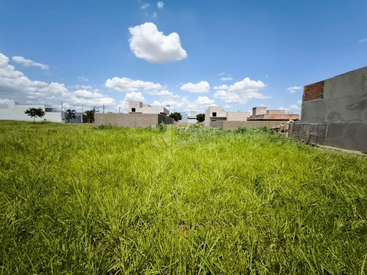 Terreno à venda no bairro Residencial Colinas do Engenho II: 
