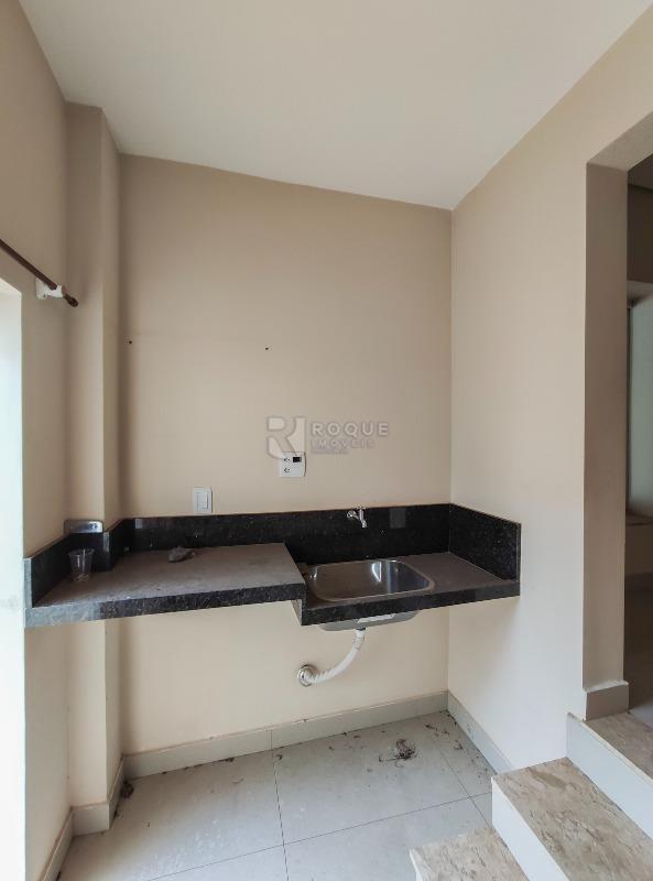 Casa Comercial à venda no bairro Vila Claudia: Área de serviço 