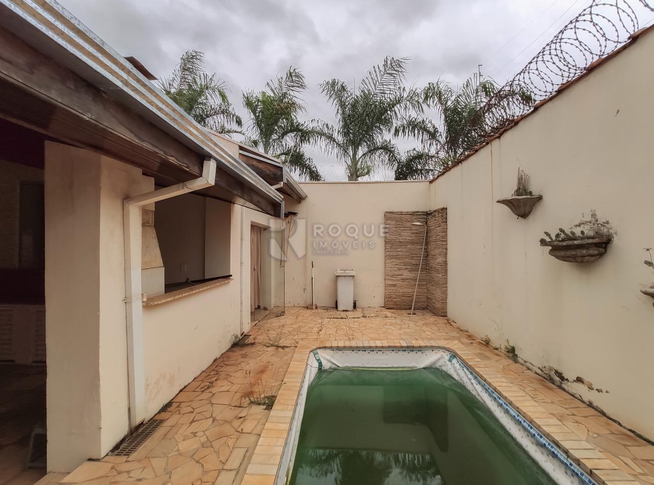 Casa Comercial à venda no bairro Vila Claudia: Área externa 