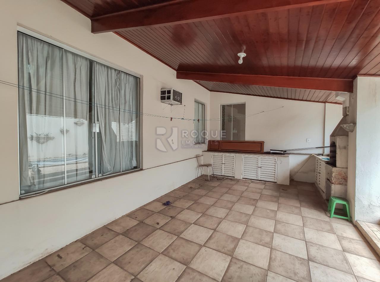 Casa Comercial à venda no bairro Vila Claudia: Garagem 