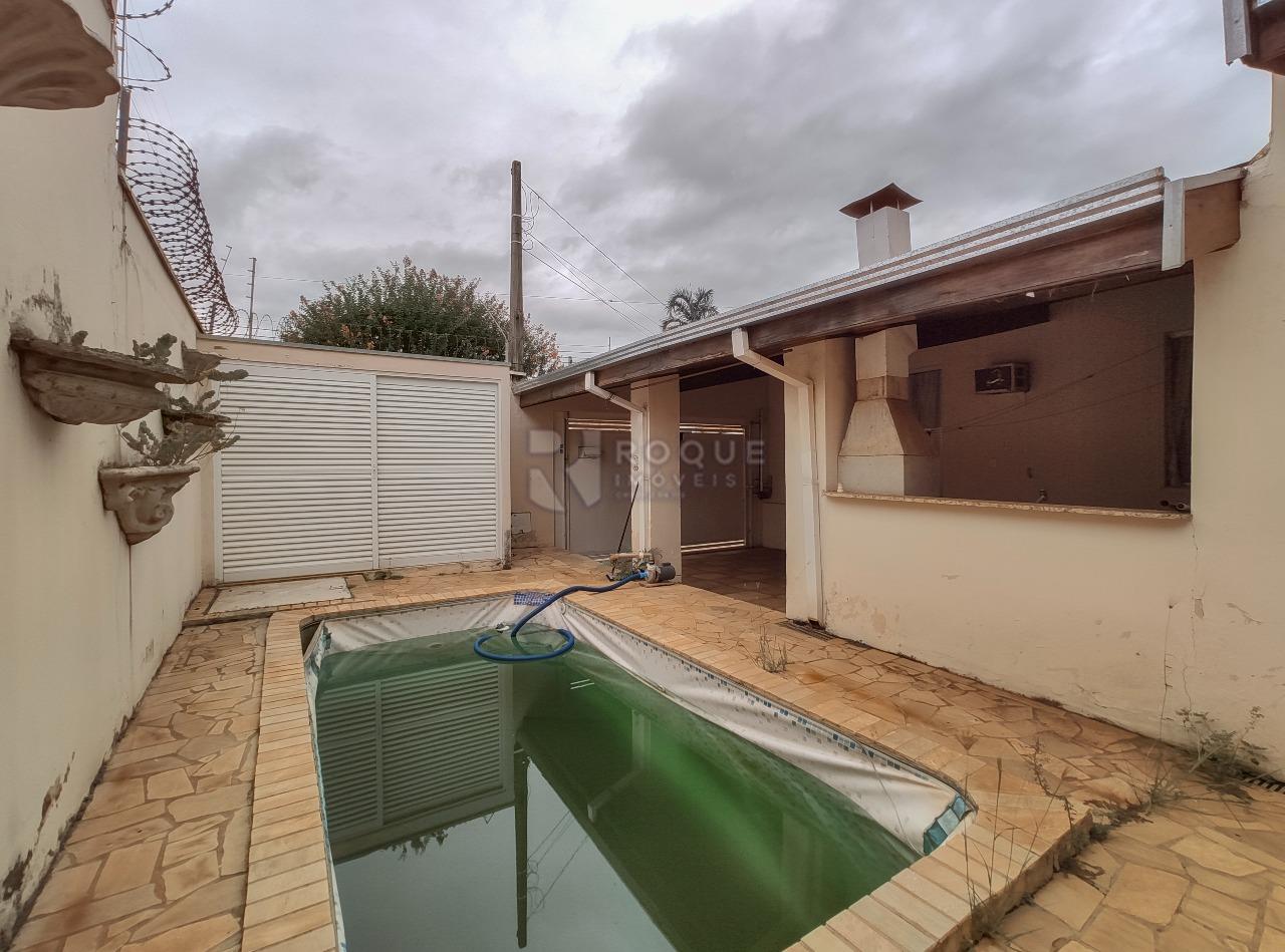 Casa Comercial à venda no bairro Vila Claudia: Área externa 