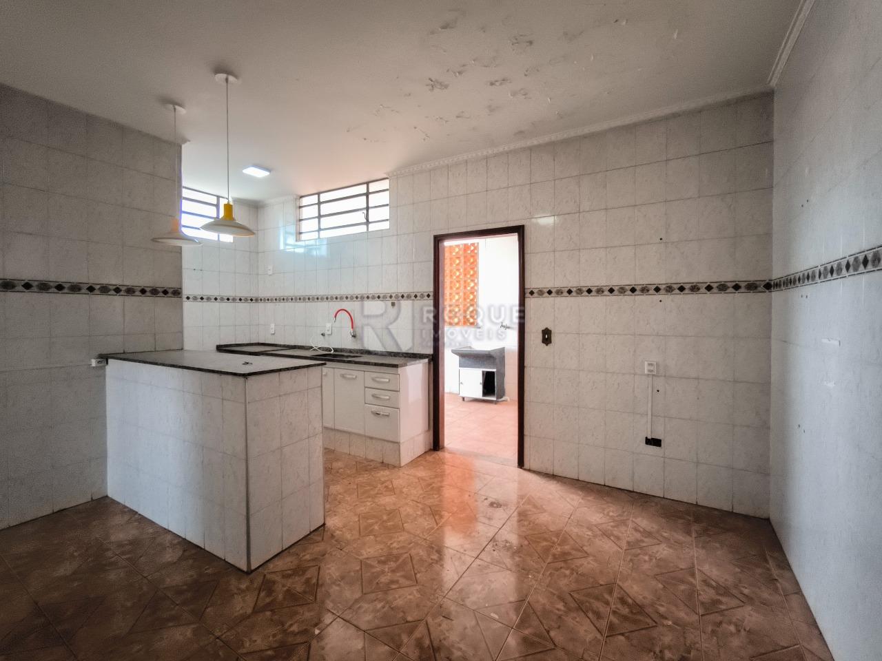 Casa com salão à venda no bairro Jardim Ibirapuera: COZINHA