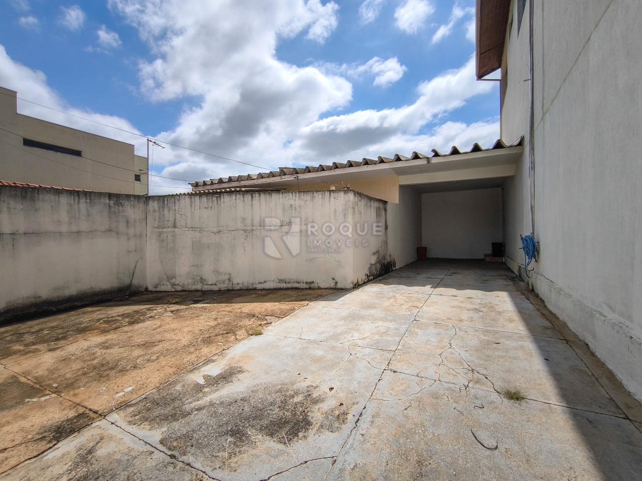 Casa com salão à venda no bairro Jardim Ibirapuera: QUINTAL DO SOBRADO