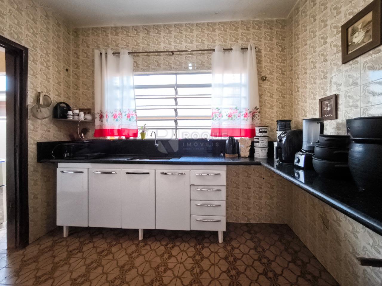 Casa Residencial à venda no bairro Jardim Montezuma: COZINHA