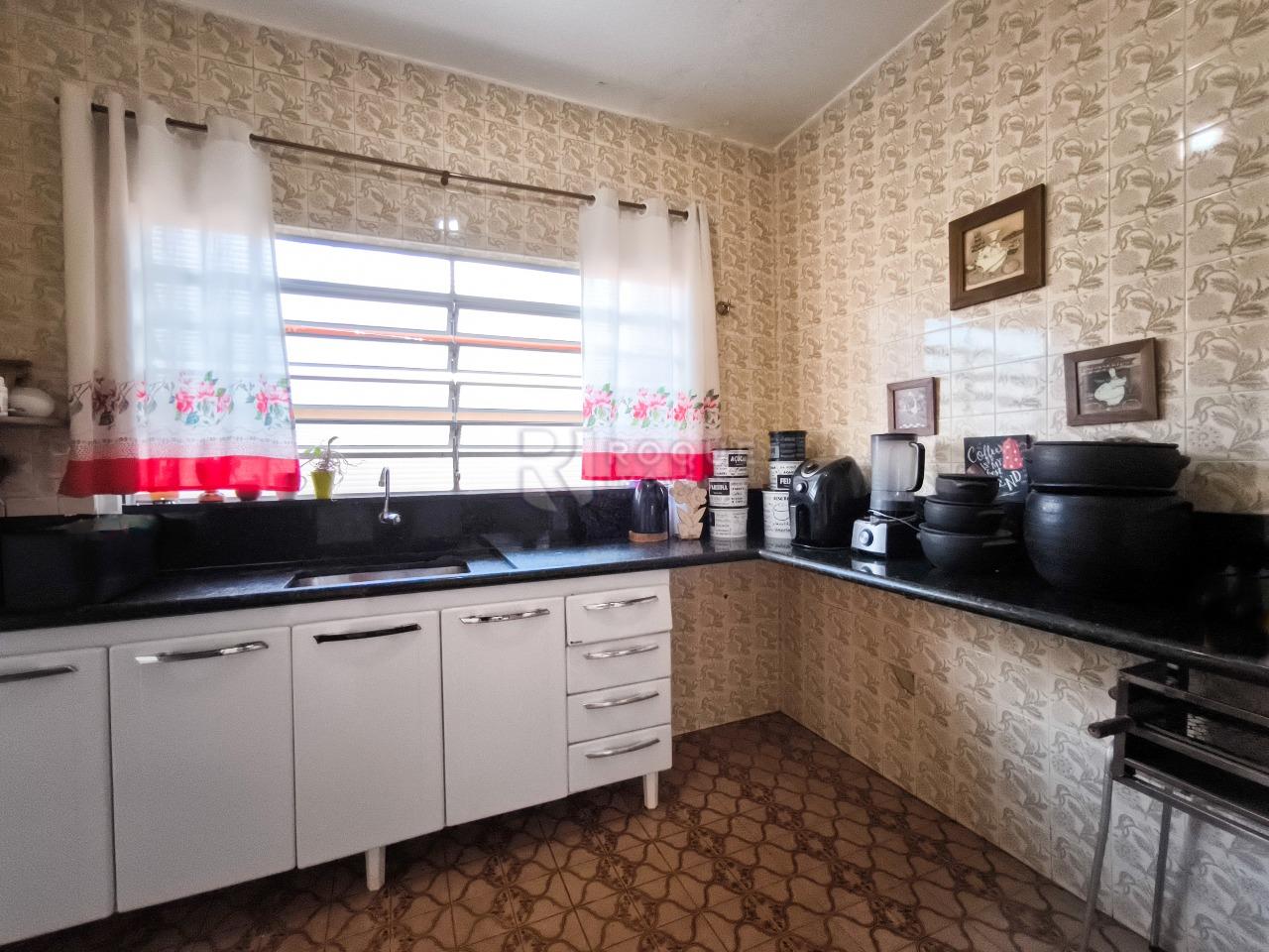 Casa Residencial à venda no bairro Jardim Montezuma: COZINHA