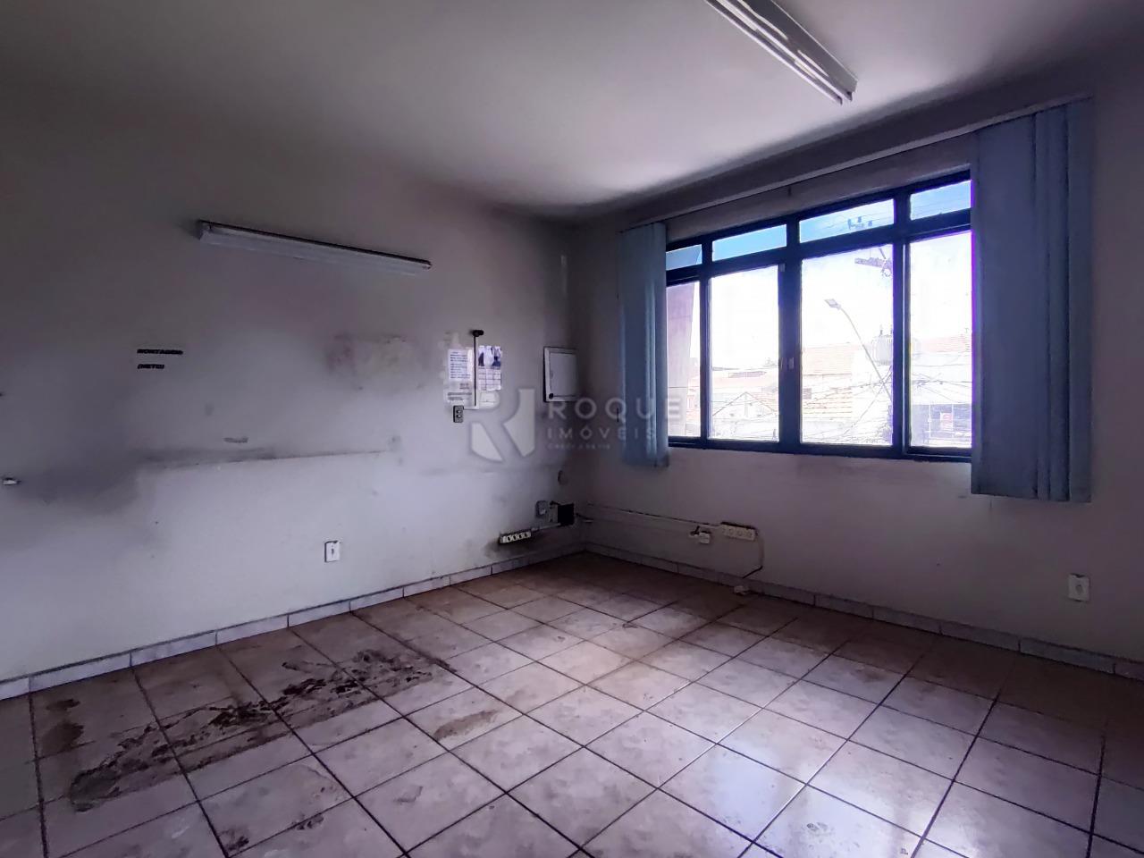 Barracão/Galpão à venda no bairro Centro: Sala 02