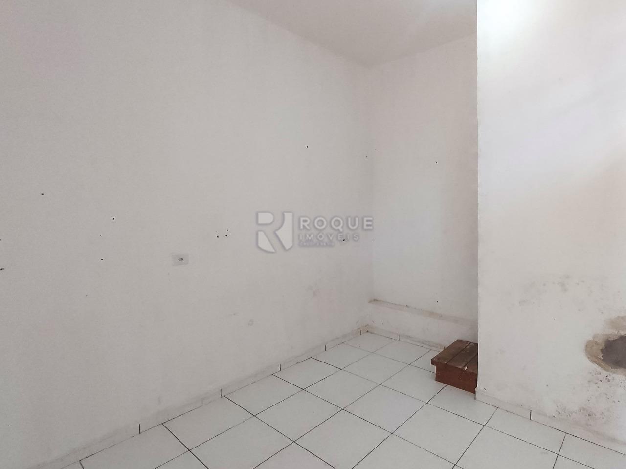 Salão para aluguel no bairro Jardim Gustavo Peccinini: Fundos