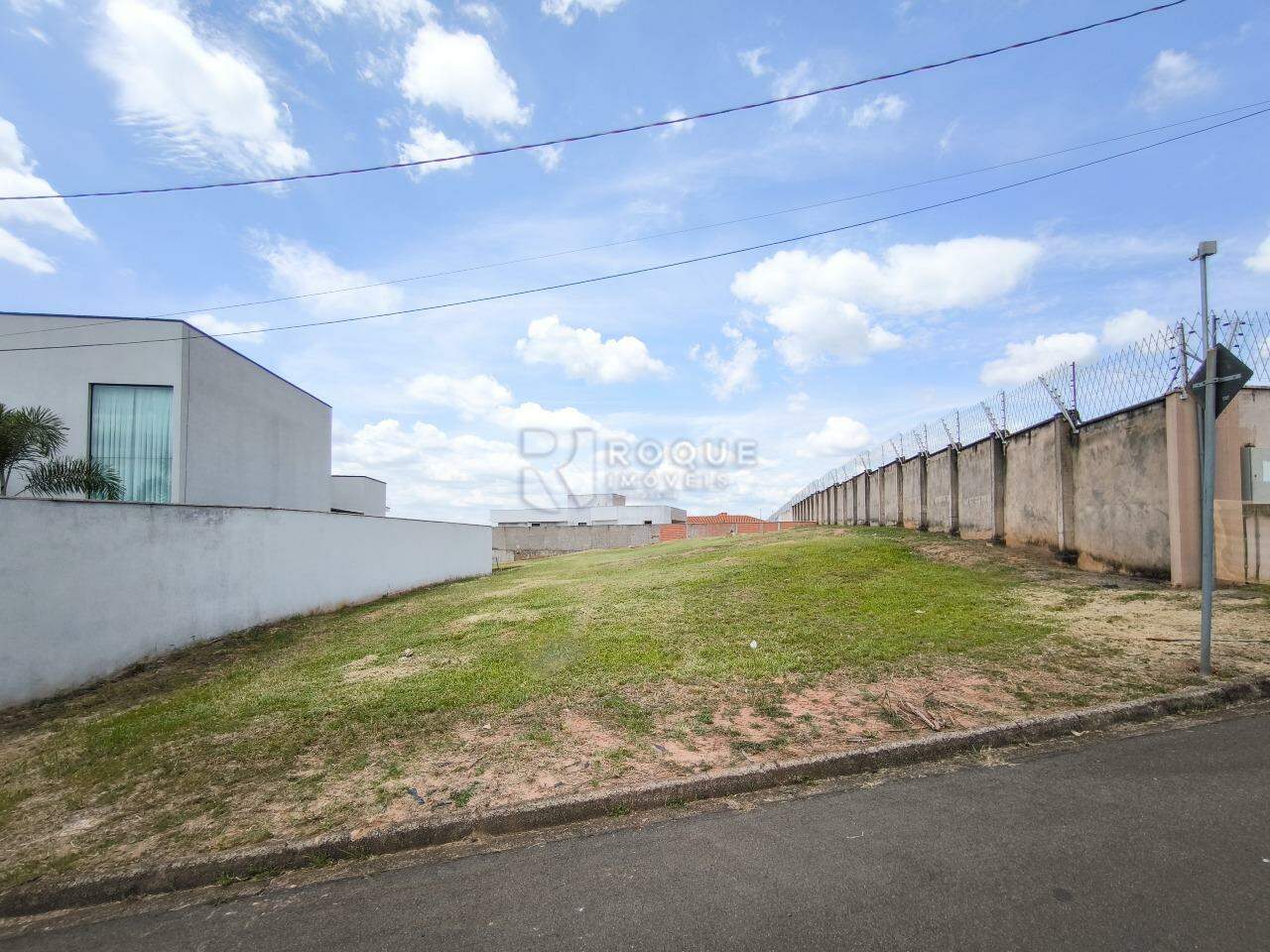 Terreno em condomínio à venda no bairro Portal de São Clemente: 