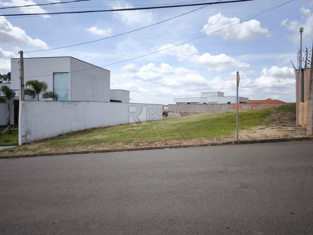 Terreno em condomínio à venda no bairro Portal de São Clemente: FRENTE