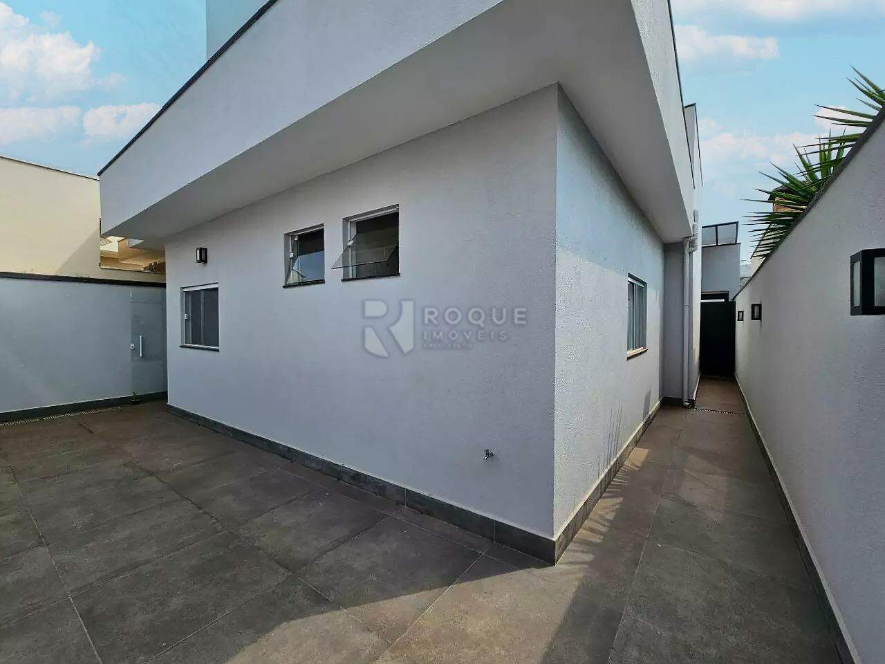 Casa em condomínio para aluguel no bairro Terras de São Bento II: Fundos