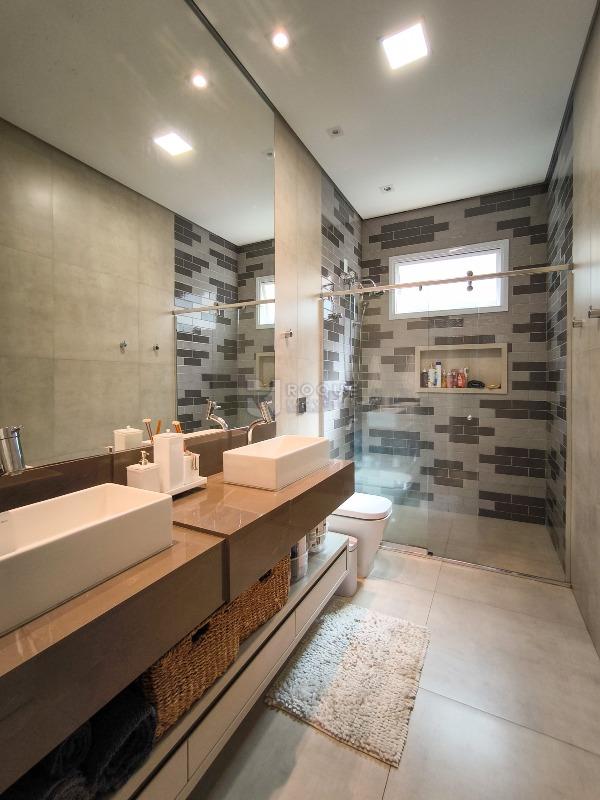 Casa em condomínio à venda no bairro Residencial Margarida de Holstein: WC SUÍTE 1