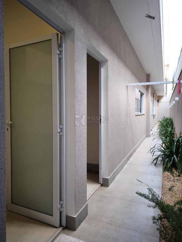 Casa em condomínio à venda no bairro Residencial Margarida de Holstein: ÁREA DE VARAL