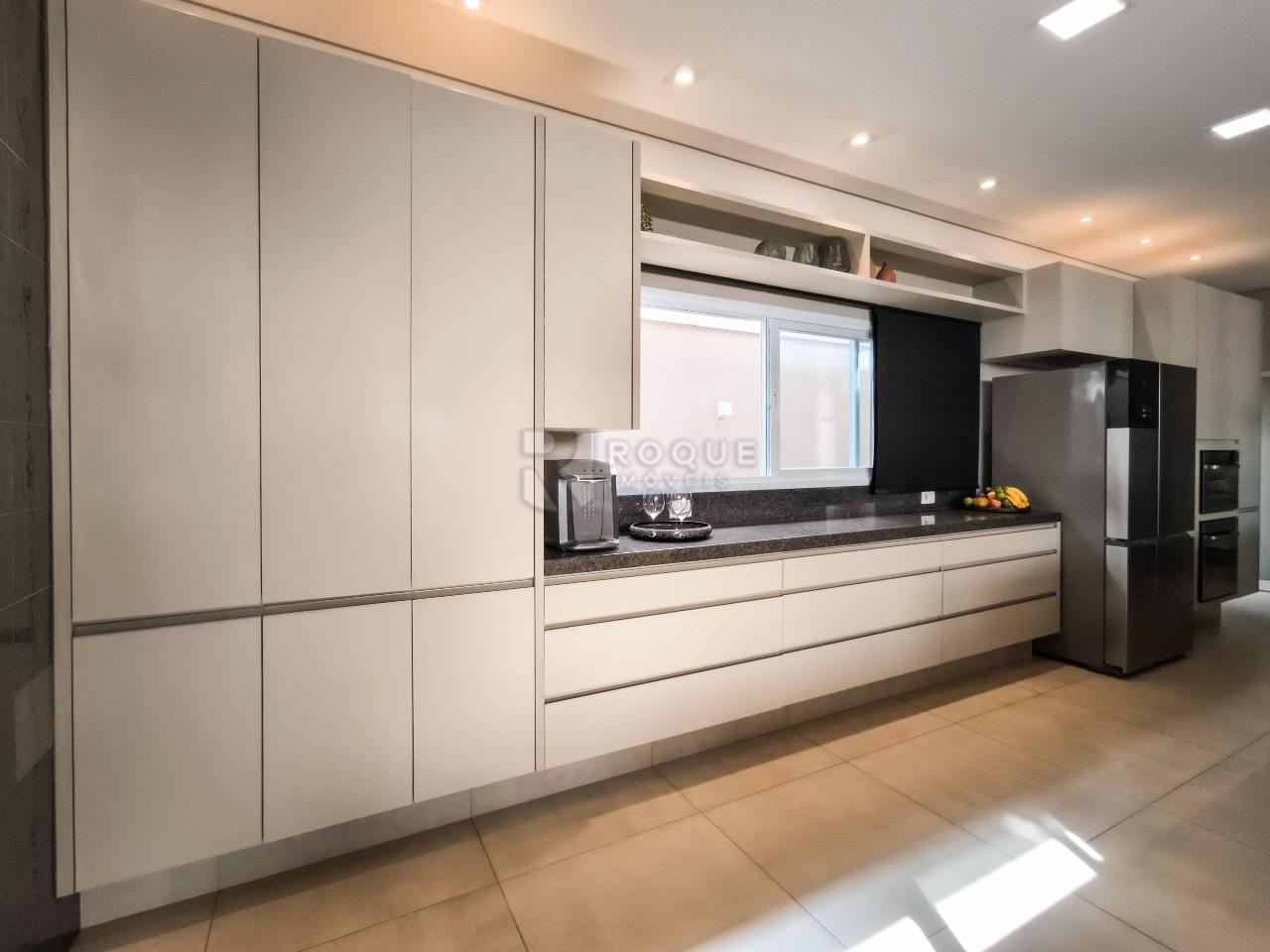 Casa em condomínio à venda no bairro Residencial Margarida de Holstein: COZINHA