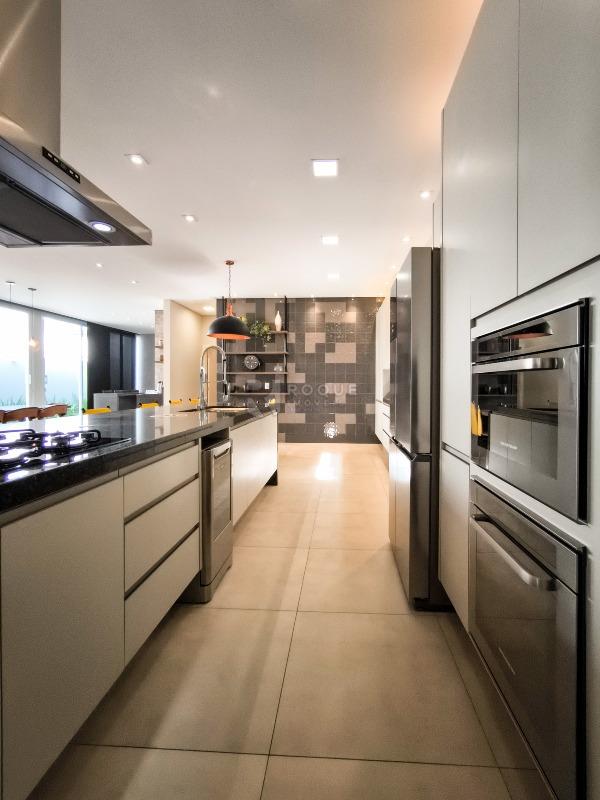 Casa em condomínio à venda no bairro Residencial Margarida de Holstein: COZINHA