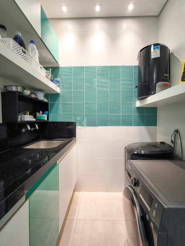 Casa em condomínio à venda no bairro Residencial Margarida de Holstein: LAVANDERIA