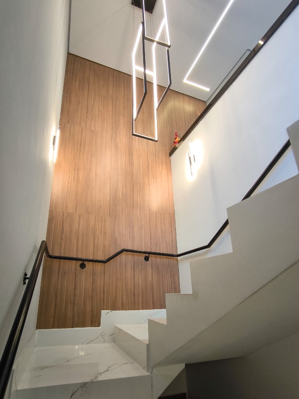 Apartamento à venda no bairro Jardim Florença: ACESSO PISO SUPERIOR