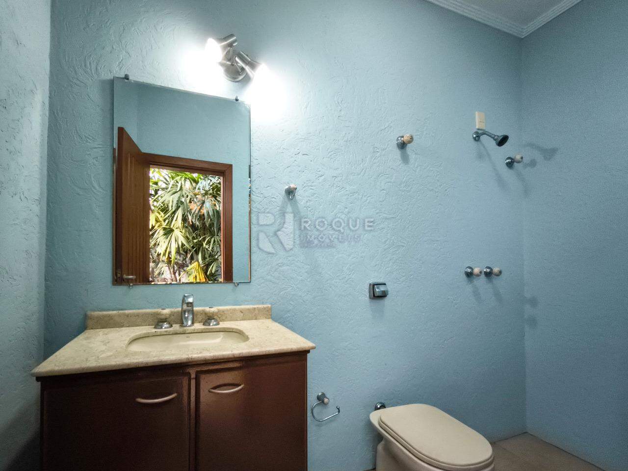 Casa em condomínio à venda no bairro Jardim Residencial Monsenhor Rossi: BANHEIRO SOCIAL EXTERNO