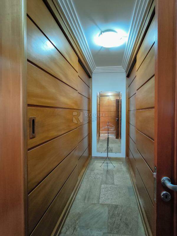 Casa em condomínio à venda no bairro Jardim Residencial Monsenhor Rossi: CLOSET SUÍTE