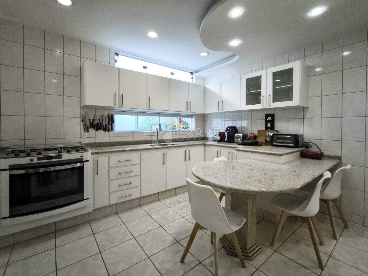 Casa em condomínio à venda no bairro Jardim Residencial Monsenhor Rossi: COZINHA