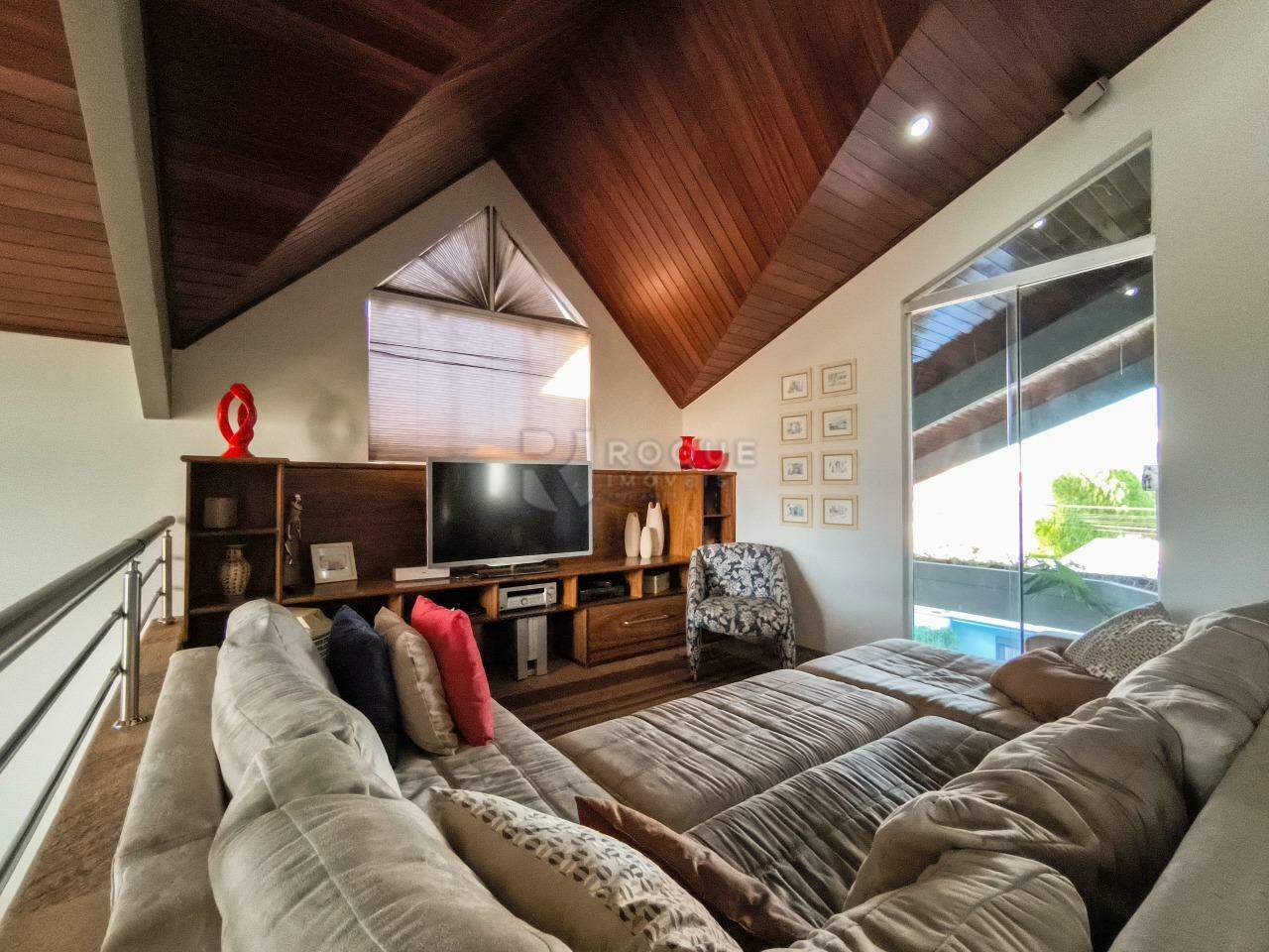Casa em condomínio à venda no bairro Jardim Residencial Monsenhor Rossi: SALA DE TV