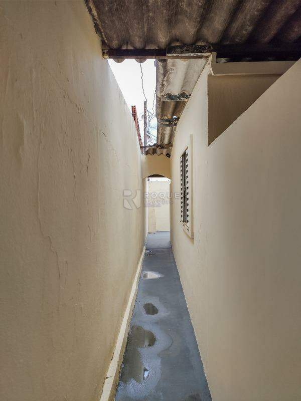 Casa Residencial para aluguel no bairro Conjunto Habitacional Victor DAndrea: Corredor de acesso 