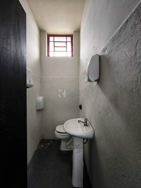 Barracão/Galpão para aluguel no bairro Jardim Nossa Senhora de Fátima: BANHEIRO ESCRITÓRIO