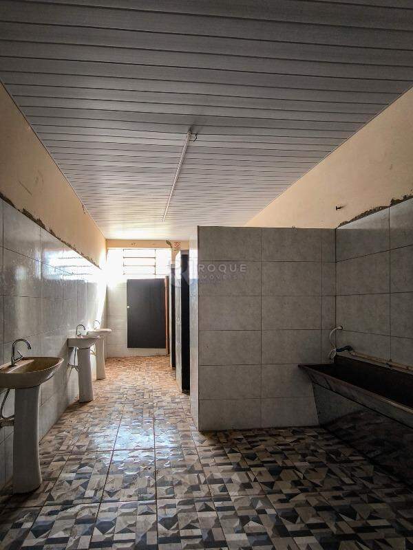 Barracão/Galpão para aluguel no bairro Jardim Nossa Senhora de Fátima: BANHEIRO MASCULINO