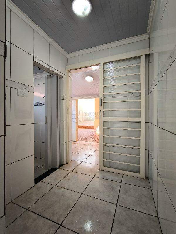 Casa Residencial à venda no bairro Vila Castelar: COZINHA