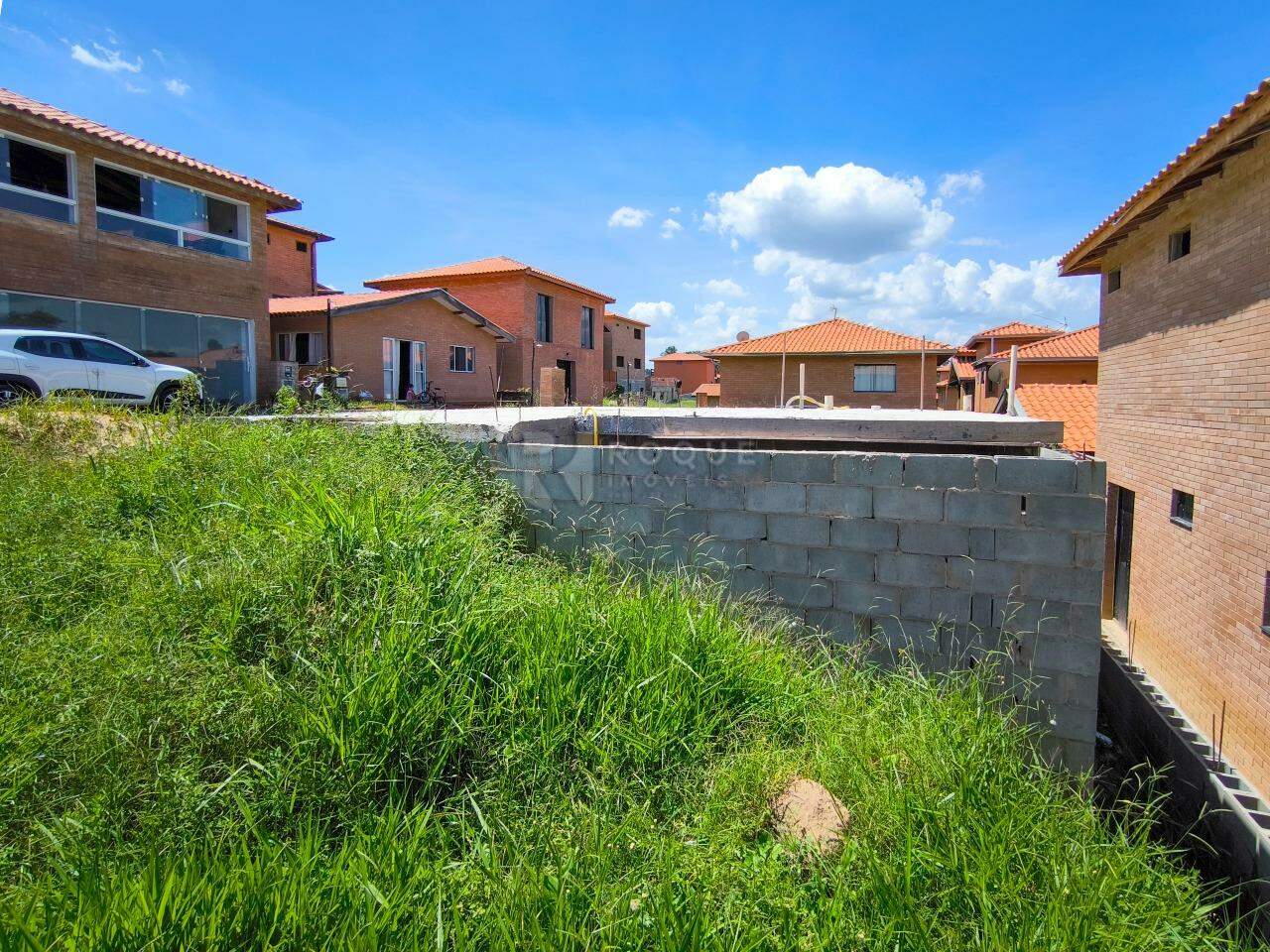 Terreno em condomínio à venda no bairro Bairro dos Pires: LATERAL