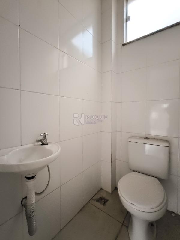 Prédio Comercial à venda no bairro Centro: BANHEIRO SALÃO 2