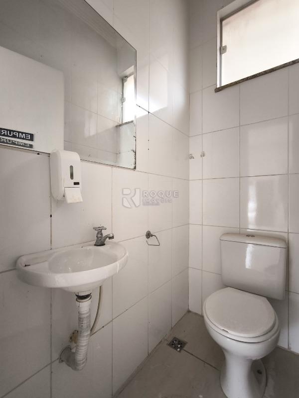 Prédio Comercial à venda no bairro Centro: BANHEIRO SALÃO 1