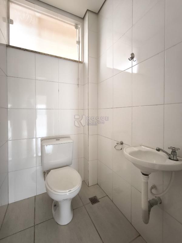 Prédio Comercial à venda no bairro Centro: BANHEIRO SALÃO 3