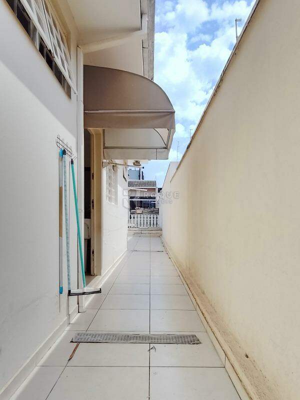 Casa Residencial para aluguel no bairro Jardim Maria Flora: Corredor lateral