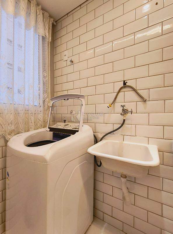 Apartamento à venda no bairro Vale das Esmeraldas: 