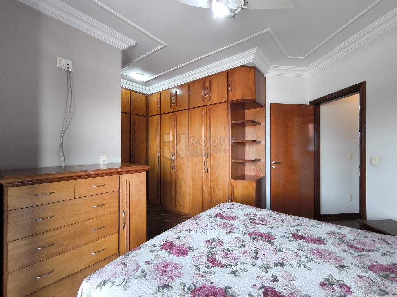 Casa em condomínio à venda no bairro Jardim Colinas de São João: SUÍTE