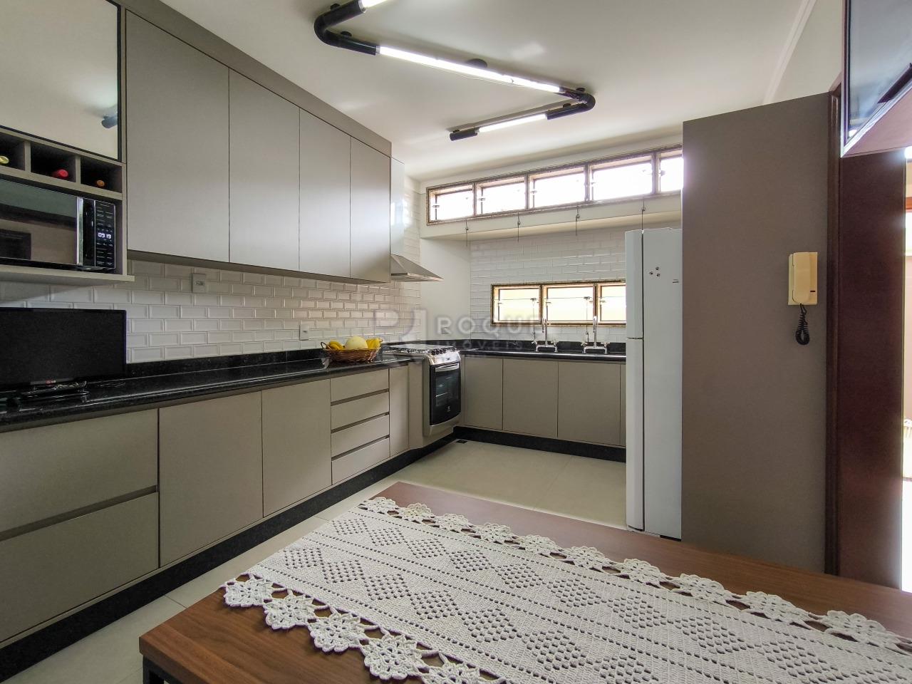 Casa em condomínio à venda no bairro Jardim Colinas de São João: COZINHA