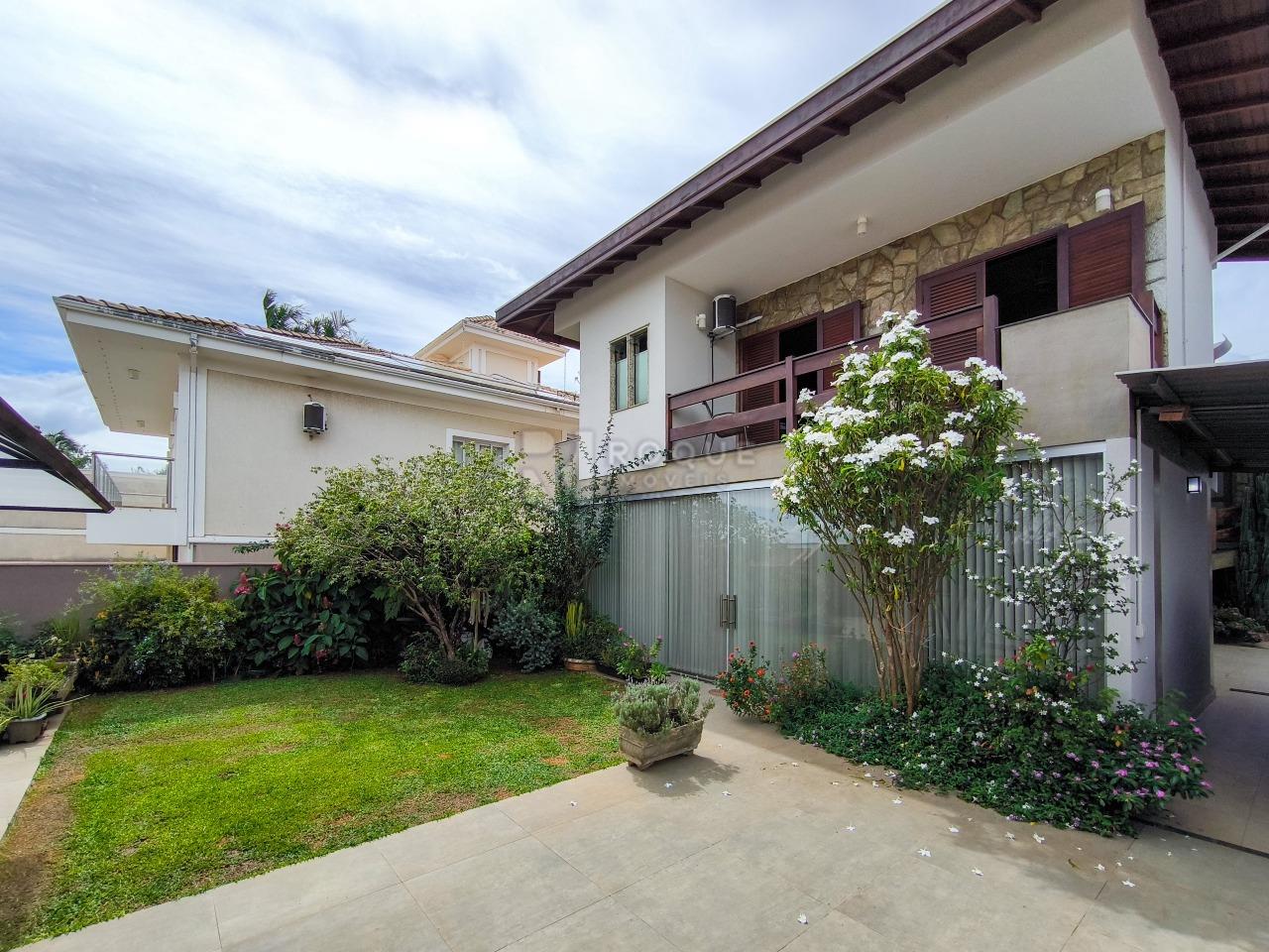 Casa em condomínio à venda no bairro Jardim Colinas de São João: FUNDOS / JARDIM