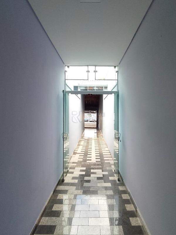 Casa Residencial para aluguel no bairro Jardim Lagoa Nova: Corredor externo