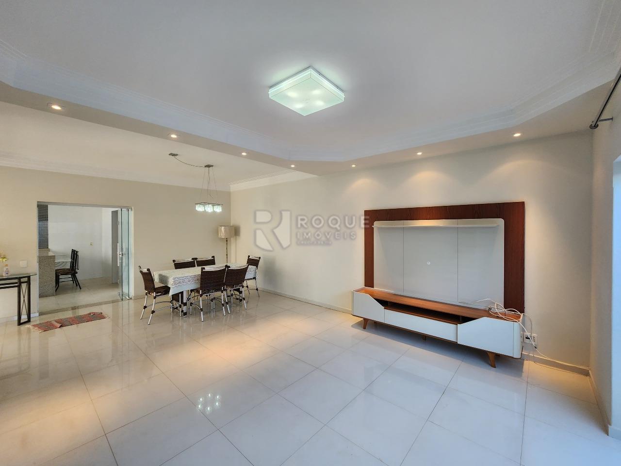 Casa em condomínio à venda no bairro Residencial Jardim dos Ipês II: Sala de Estar