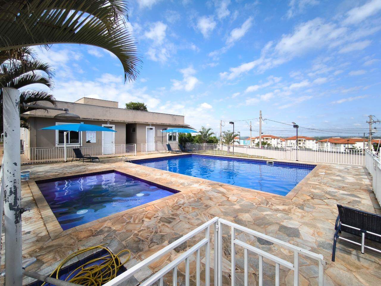 Apartamento à venda no bairro Condomínio Varandas I: PISCINAS