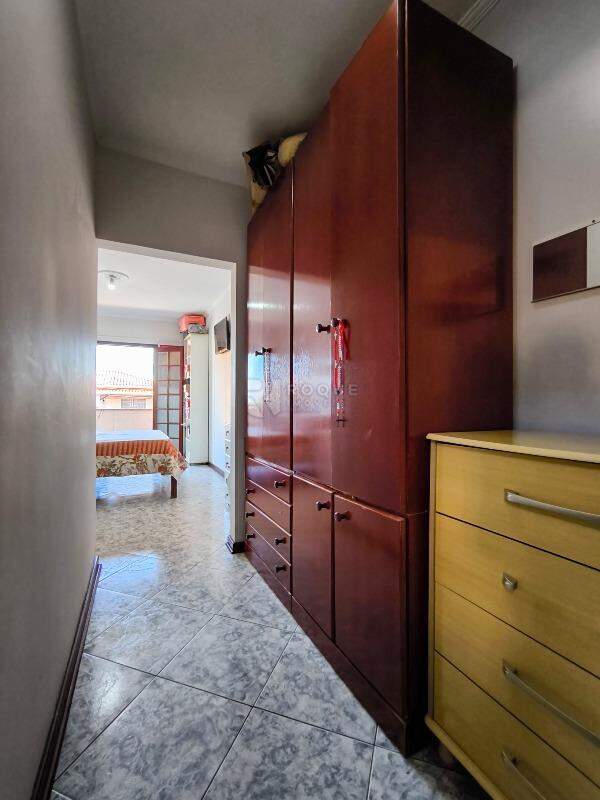 Casa Residencial à venda no bairro Jardim Residencial Dona Santina Paroli Peccinini: CLOSET DORMITÓRIO 1