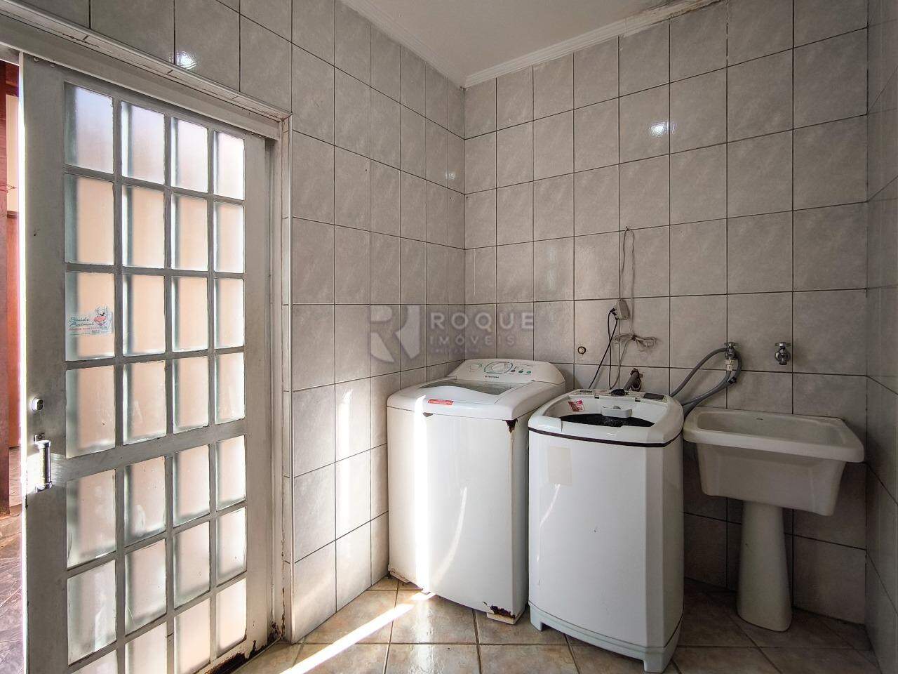 Casa Residencial à venda no bairro Jardim Residencial Dona Santina Paroli Peccinini: LAVANDERIA