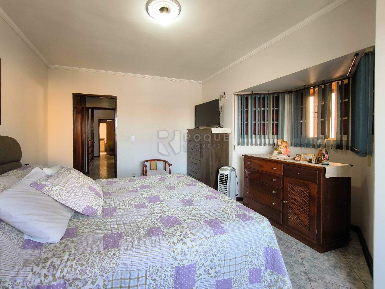 Casa Residencial à venda no bairro Jardim Residencial Dona Santina Paroli Peccinini: SUÍTE