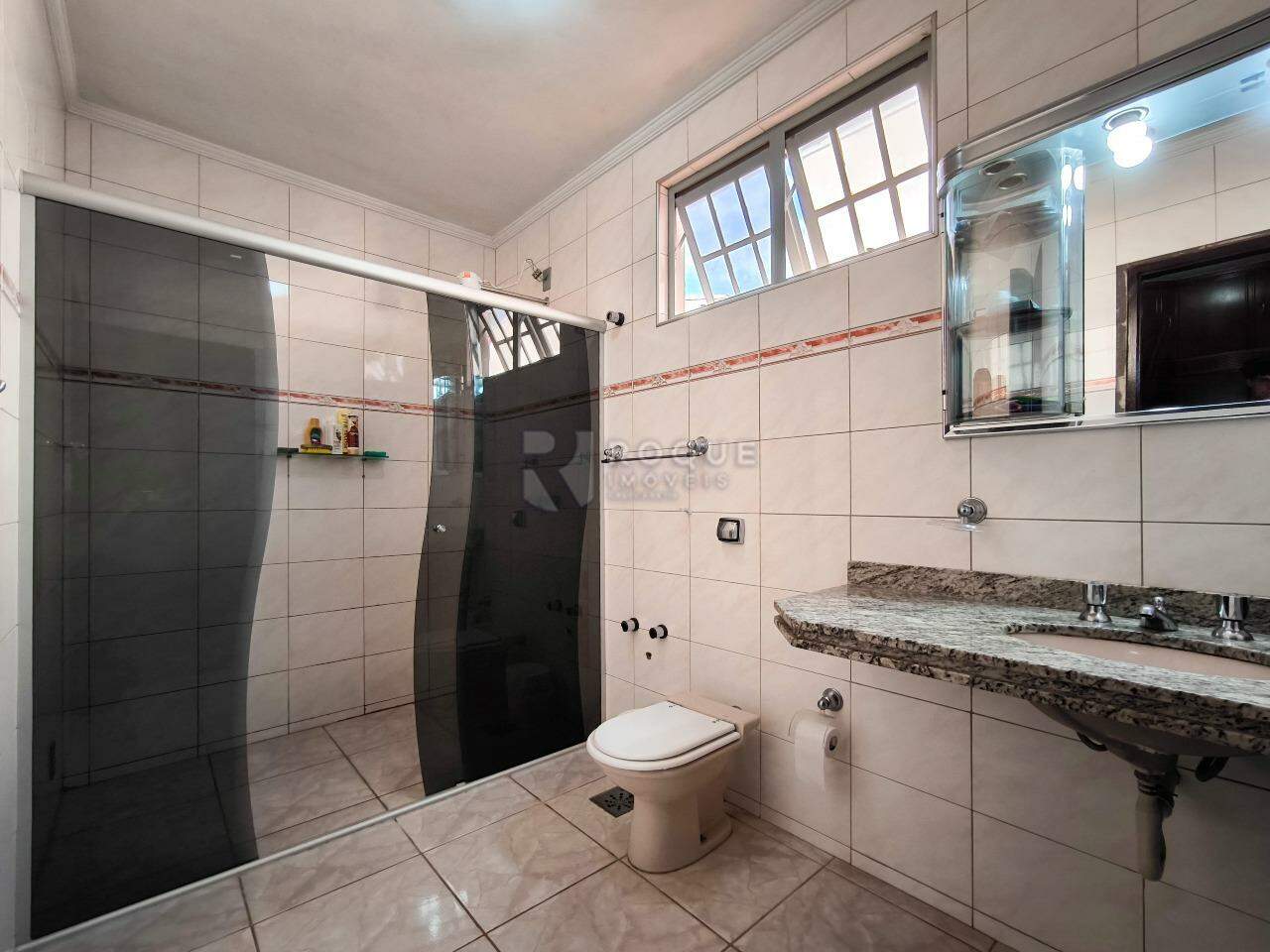 Casa Residencial à venda no bairro Jardim Residencial Dona Santina Paroli Peccinini: WC SUÍTE